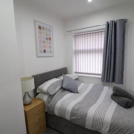 Cosy Two Bedroom First Floor Apartment Birmingham Ngoại thất bức ảnh