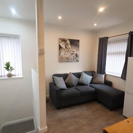Cosy Two Bedroom First Floor Apartment Birmingham Ngoại thất bức ảnh