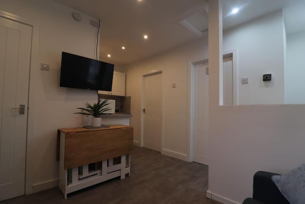 Cosy Two Bedroom First Floor Apartment Birmingham Ngoại thất bức ảnh
