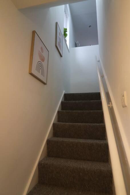 Cosy Two Bedroom First Floor Apartment Birmingham Ngoại thất bức ảnh
