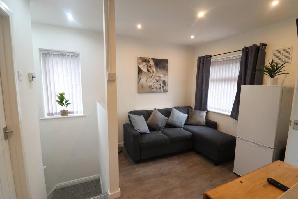 Cosy Two Bedroom First Floor Apartment Birmingham Ngoại thất bức ảnh